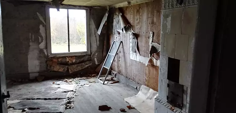 Why Selling a Distressed House Through Traditional Methods Fails in Joliet